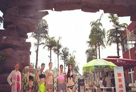  显示设备， 拼接屏，显示器，监视器，控制设备，三位键盘，2为键盘，， 传输 ，视频线，控制线，电源线，光纤，光端机，等